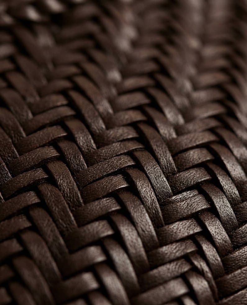 Close-up of the dense zigzag; whip-stitched scalloped edge on the Sera
