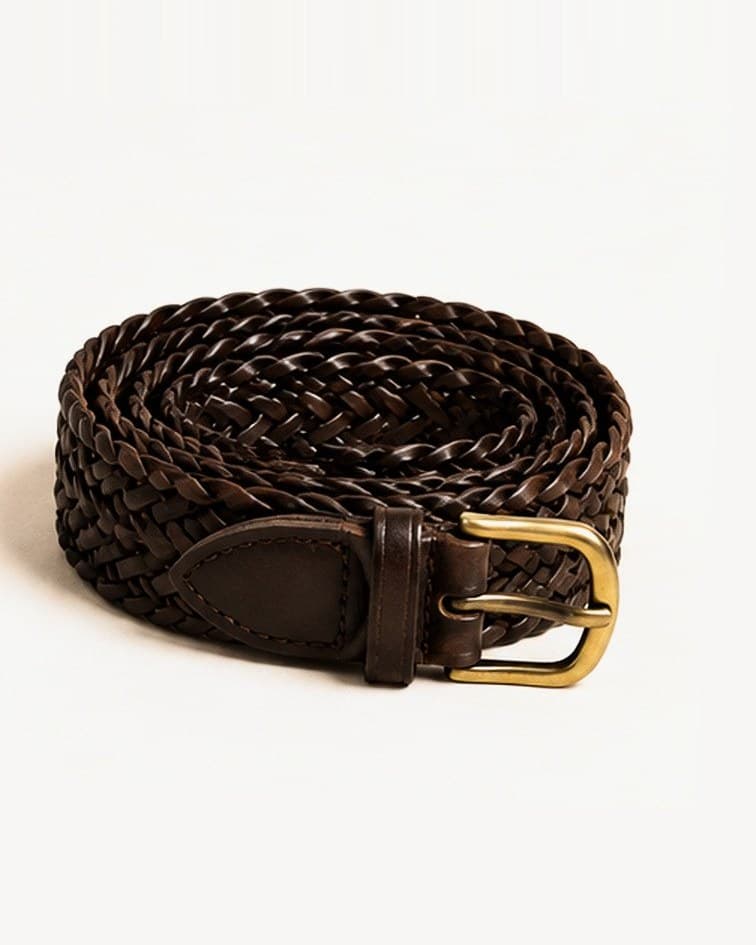 Treccia — Full-grain vegetable-tanned leather; smooth leather tip & keeper; solid antique-brass roller buckle, saddle-stitched